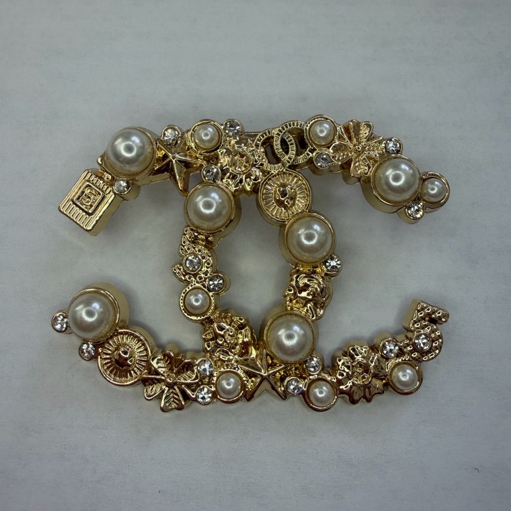 Beautiful Brooch NWOT 💎 - Picture 2 of 9